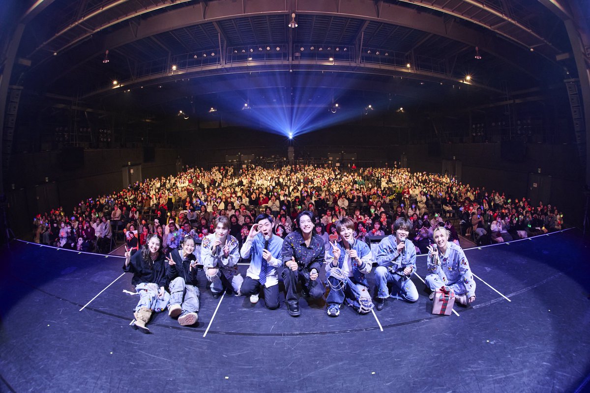 genic_staff's tweet photo. .                 ✨❤️✨
             🧡　　　　🩷
         💙　　　　　　💚
         💜　　  🌟　　💛
              ✨　 🎄 　✨
       GENIChristmas 2025
～Ho! Ho! Ho! Merry Christmas～
GENICと過ごすアフターパーティー
      Thank You BUDOKAN!

ありがとうございました❄️
日本武道館公演を振り返るスペシャルパーティー💫
皆さまと共に歩んできた軌跡を感じる、温かな時間となりました！
ご来場いただいたみなさん、ありがとうございました🎁
感想はぜひ #メリジェニ #GENIChristmas でお待ちしてます🎅✨

#GENIC