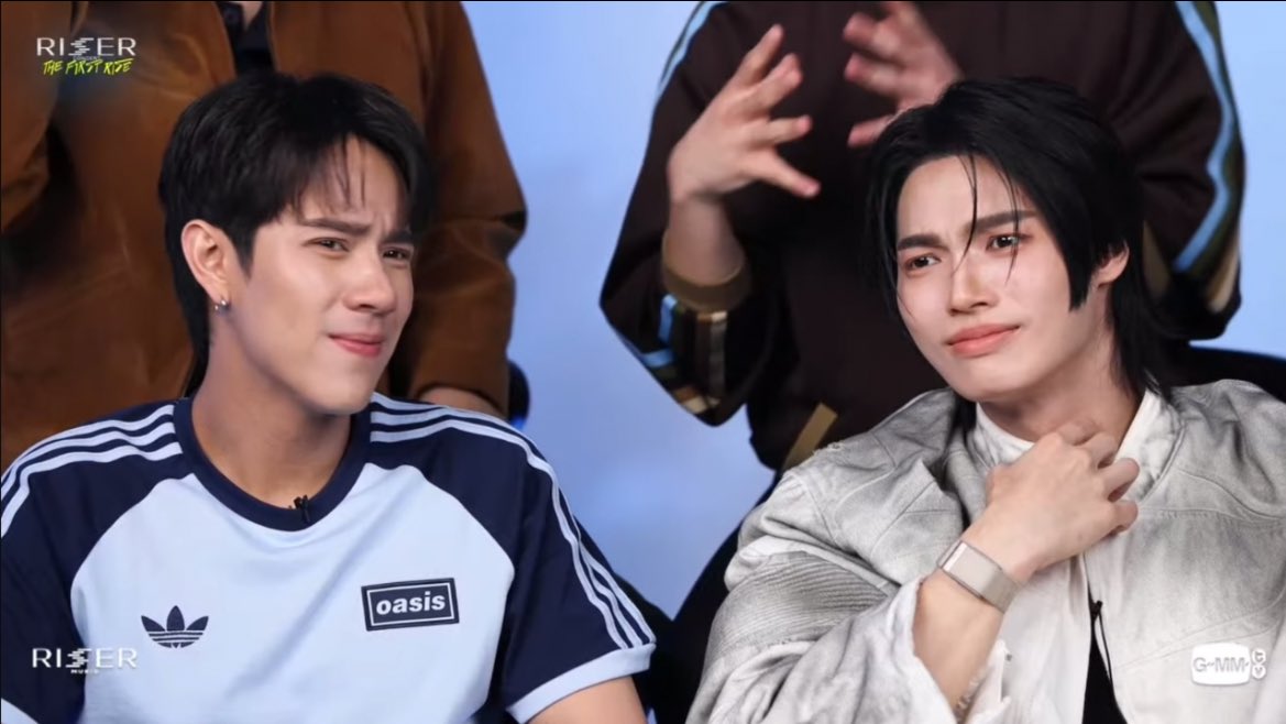 mooaapaporn's tweet image. โฟ้ดบอกอยากเห็น เพิร์ธต้า ปอนด์ภูวินทร์ เจมโฟ้ด 
เป็นแก๊งแบบวัยรุ่น ๆ นนนวินมองหน้ากัน ว่าเราแก่กันแล้วหรอว่ะ เราแก่กันแล้วว่ะ 

โถถถถ เทอ2คนมีแม่ครึ่งโลกจ่ะไม่ต้องห่วง 5555
#RISERCONCERTLIVED3
#winmetawin