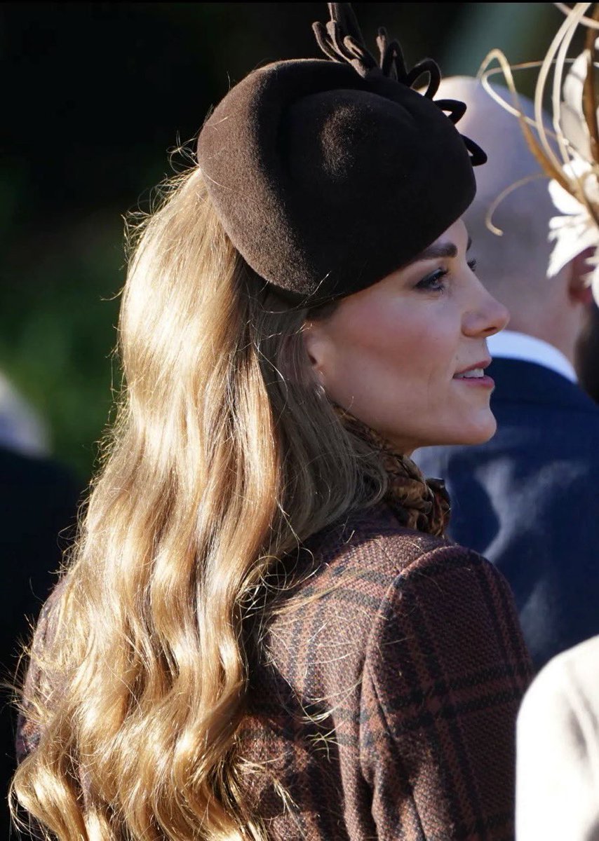 RoyallyBelle_'s tweet photo. Absolutely gorgeous! 🤩

The Princess of Wales today 🎄 https://t.co/9cIScFVPEK