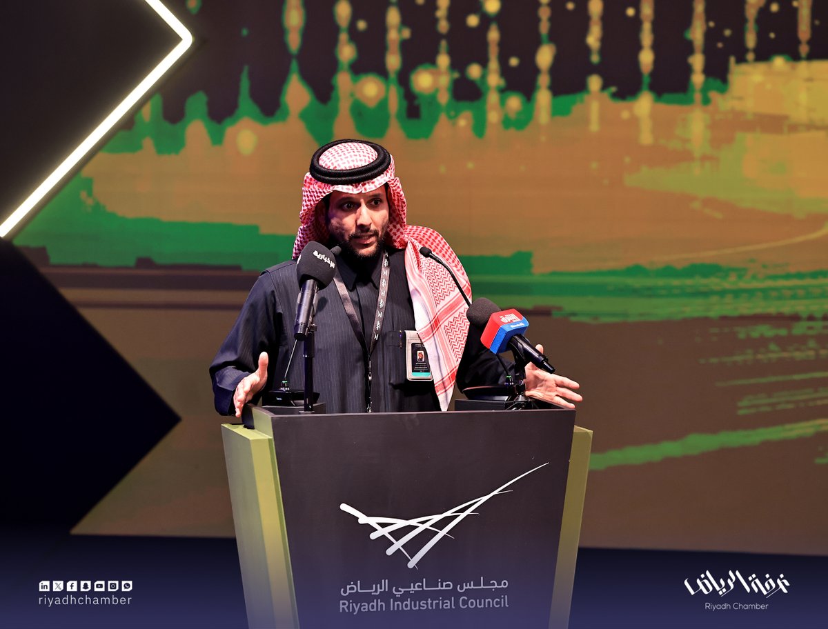 RiyadhChamber's tweet photo. جانب من أوراق العمل المقدمة خلال #مجلس_صناعيي_الرياض_الثامن . https://t.co/81CJOrmLpg