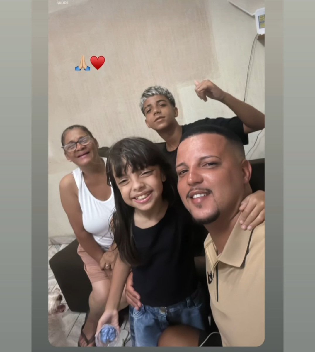 erikaasm's tweet photo. É que nada, nunca, será tão especial que ver vcs assim ! A noite de Natal foi maravilhosa. Obrigada! ❤️ https://t.co/fhnm7cTiqe