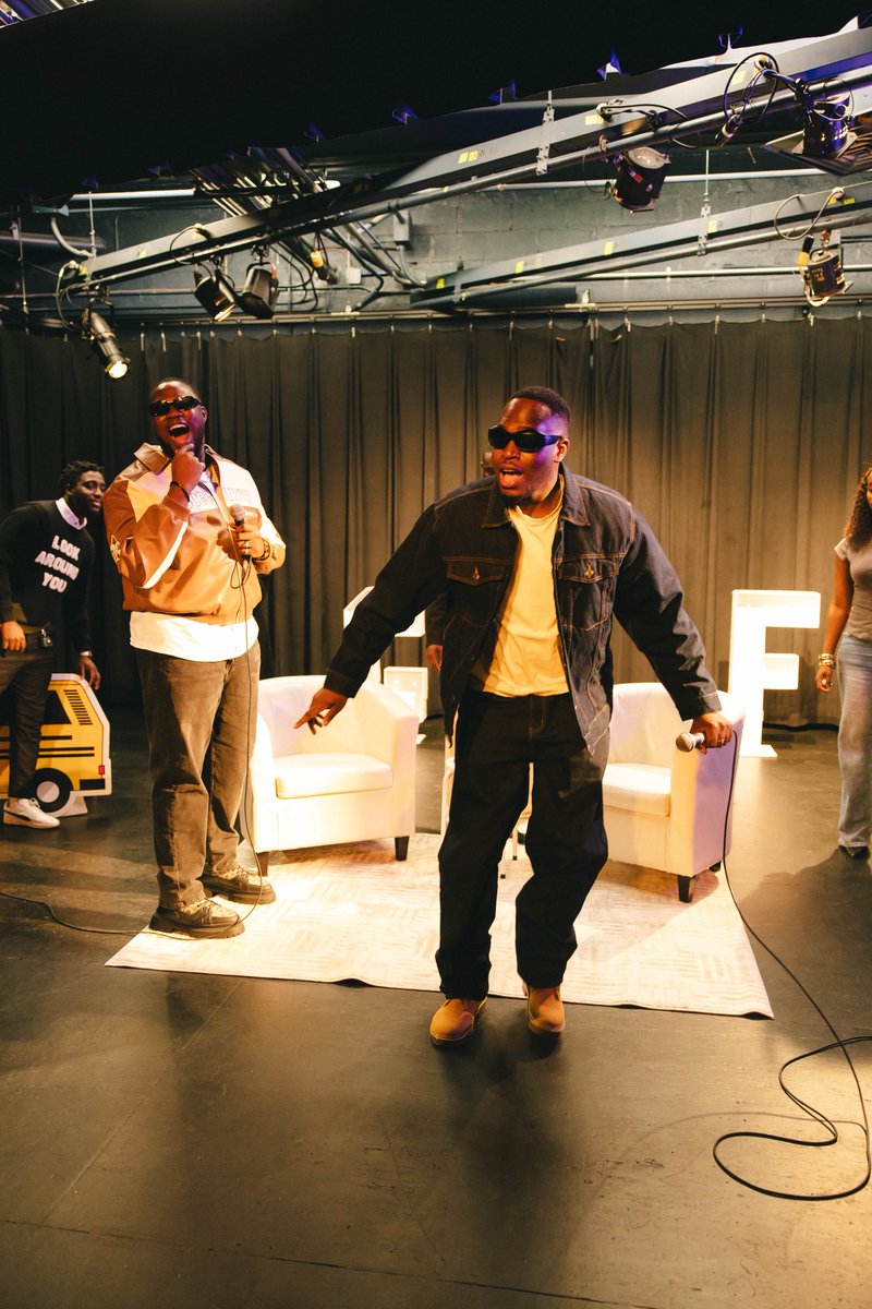 I Get Gist For You Live show in Toronto (2025)

📸: icallthe.shots