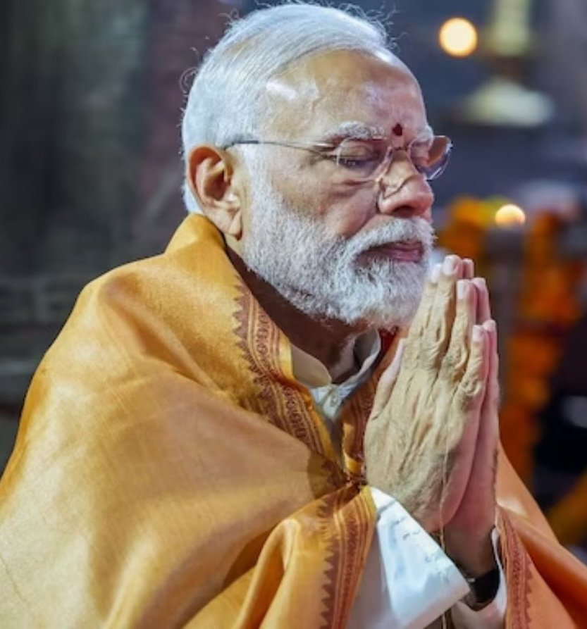 बदलती भारतीय राजनीति और बहुसंख्यक जनादेश का नया दौर

भारत की राजनीति पिछले एक दशक में एक निर्णायक बदलाव के दौर से गुज़री है। केंद्र में बनी हालिया सरकारों ने यह स्पष्ट कर दिया है कि अब सत्ता निर्माण की गणित पारंपरिक वोट-ब्लॉक्स पर निर्भर नहीं रह गई है। एक समय था जब यह माना जाता