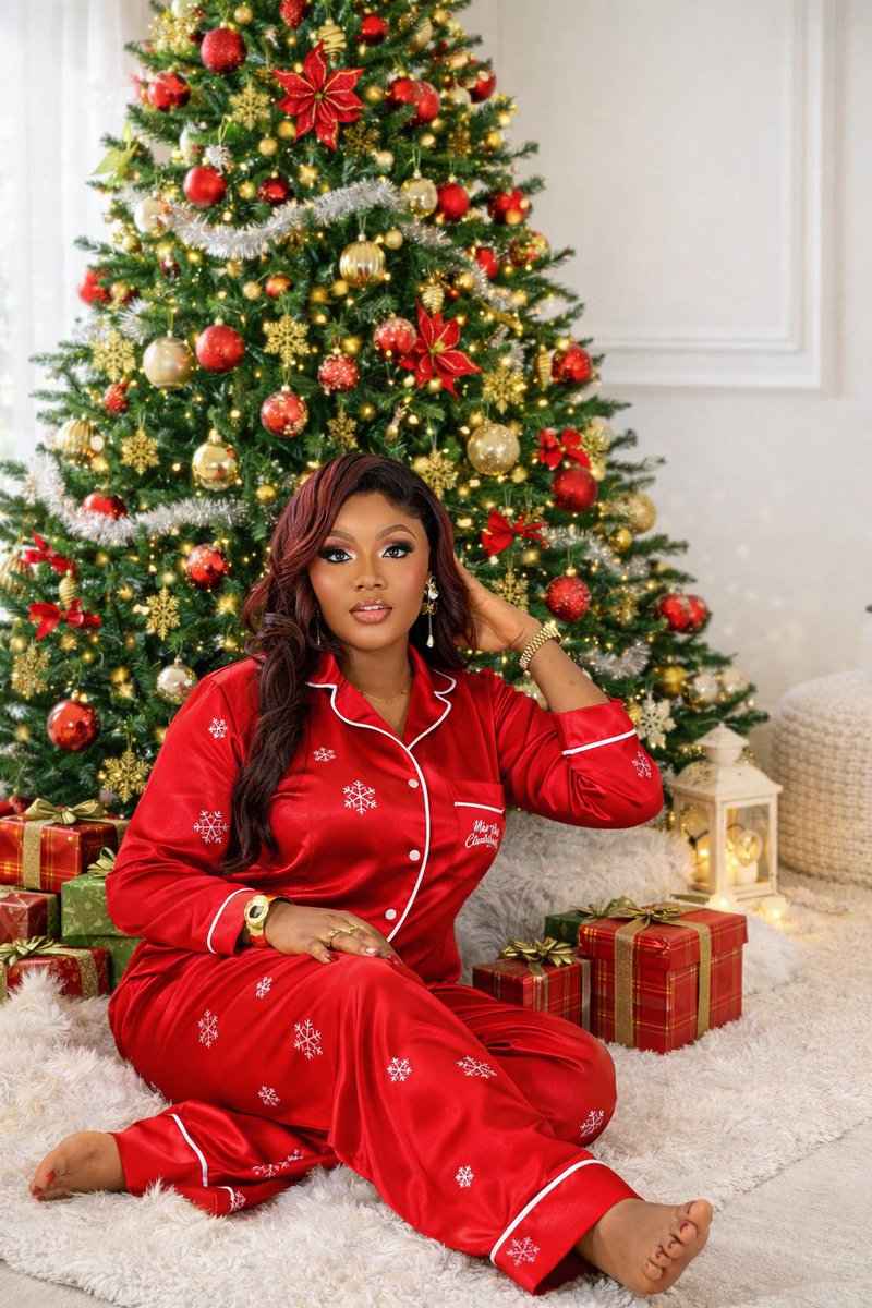 Merry Christmas everyone 
May your days be filled with love, your heart with joy, and your home with warmth and beautiful moments. #merrychristmas #fyp #explore #viral