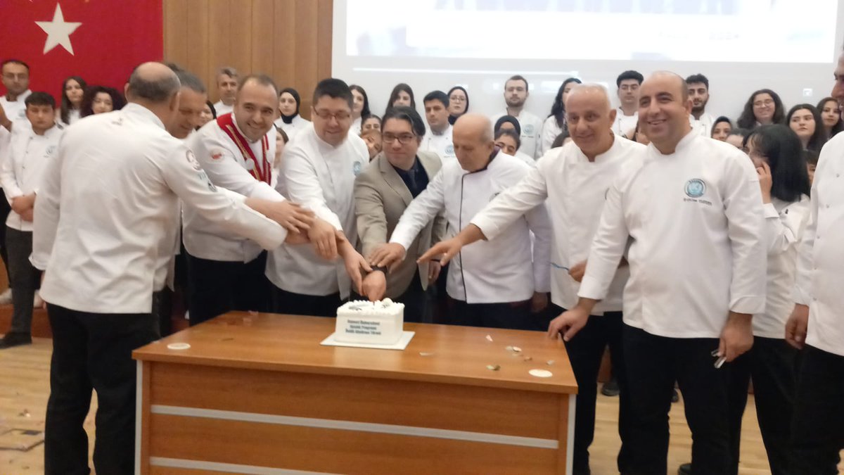 Develi Hüseyin Şahin MYO Aşçılık Programı öğrencilerimizin Önlük Giyme ve Aşçılık Yemini Töreni, 25 Aralık Perşembe günü Seyrani Kampüsü Hidayet Tutum Kongre ve Kültür Merkezi’nde gerçekleştirildi.<a href="/ProfKaramustafa/">Prof. Dr. Kurtulus Karamustafa 🇹🇷</a>