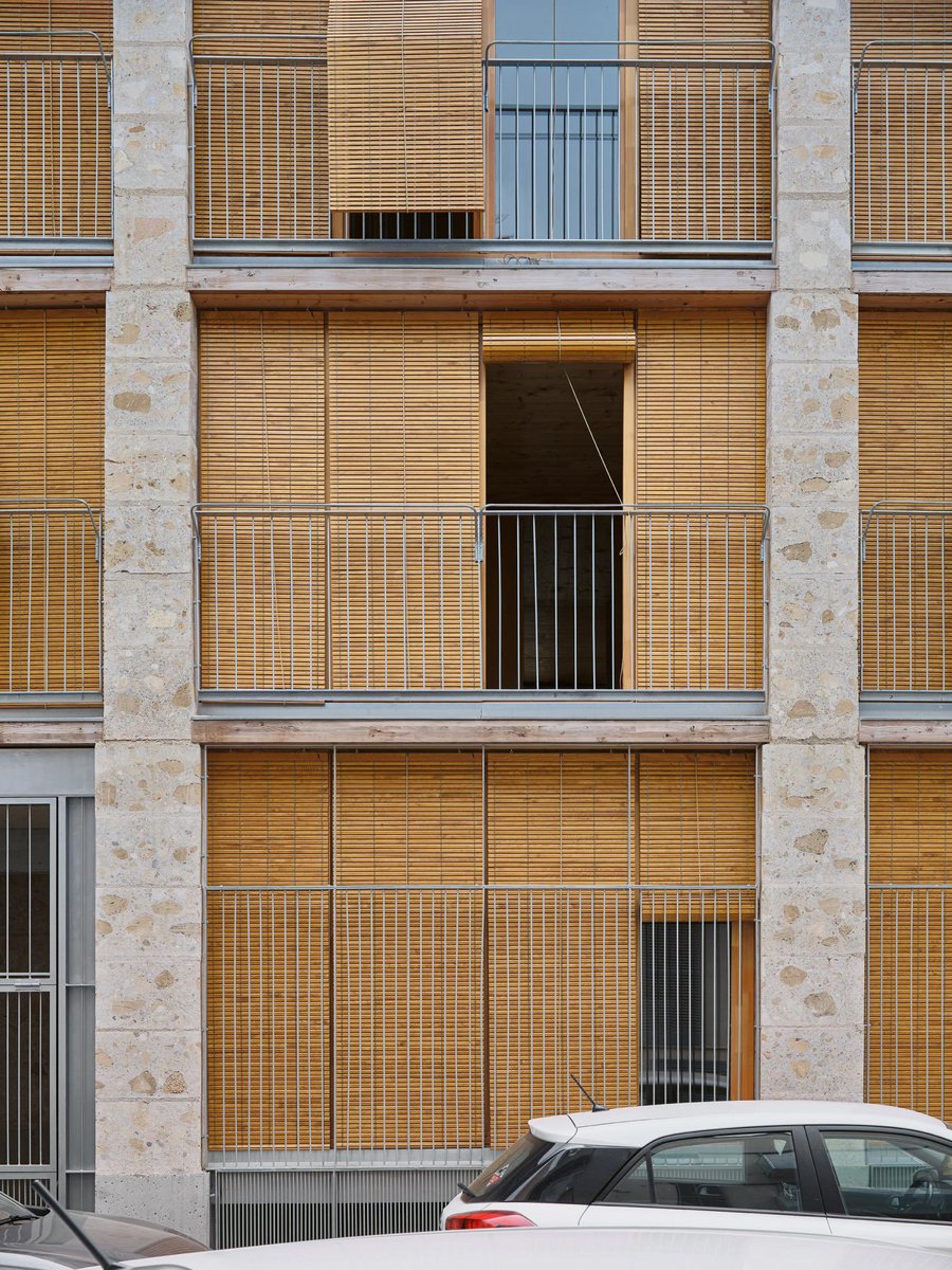 arquitect_viva's tweet photo. Harquitectes 
Viviendas sociales 2104 en Palma de Mallorca
https://t.co/ebC6jk5c7H
Tras la inevitable demolición de la escuela que ocupaba el solar se construyó un bloque de viviendas para mayores. Los restos cerámicos y de hormigón se emplearon en la cimentación y el marés se transformó en bloques prefabricados de ciclópeo utilizados en las paredes.