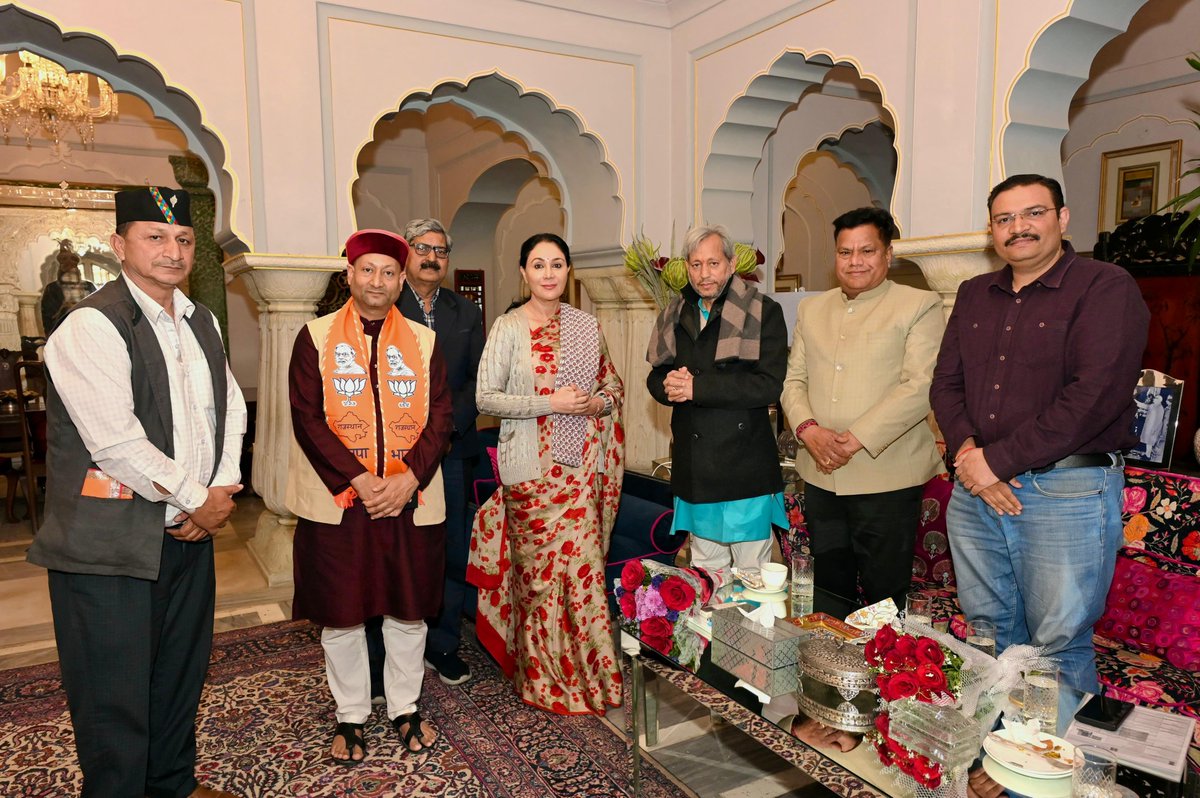 KumariDiya's tweet photo. आज जयपुर में उत्तराखंड के पूर्व मुख्यमंत्री श्री तीरथ सिंह रावत जी से शिष्टाचार भेंट हुई। इस अवसर पर उनके साथ पधारे गणमान्यजनों का वीर धरा राजस्थान में स्वागत एवं अभिनंदन किया।

@TIRATHSRAWAT https://t.co/FT2QyMhpsU