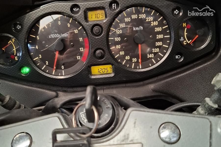 初期のスズキハヤブサのメーターは350キロまで目盛りが刻まれているが