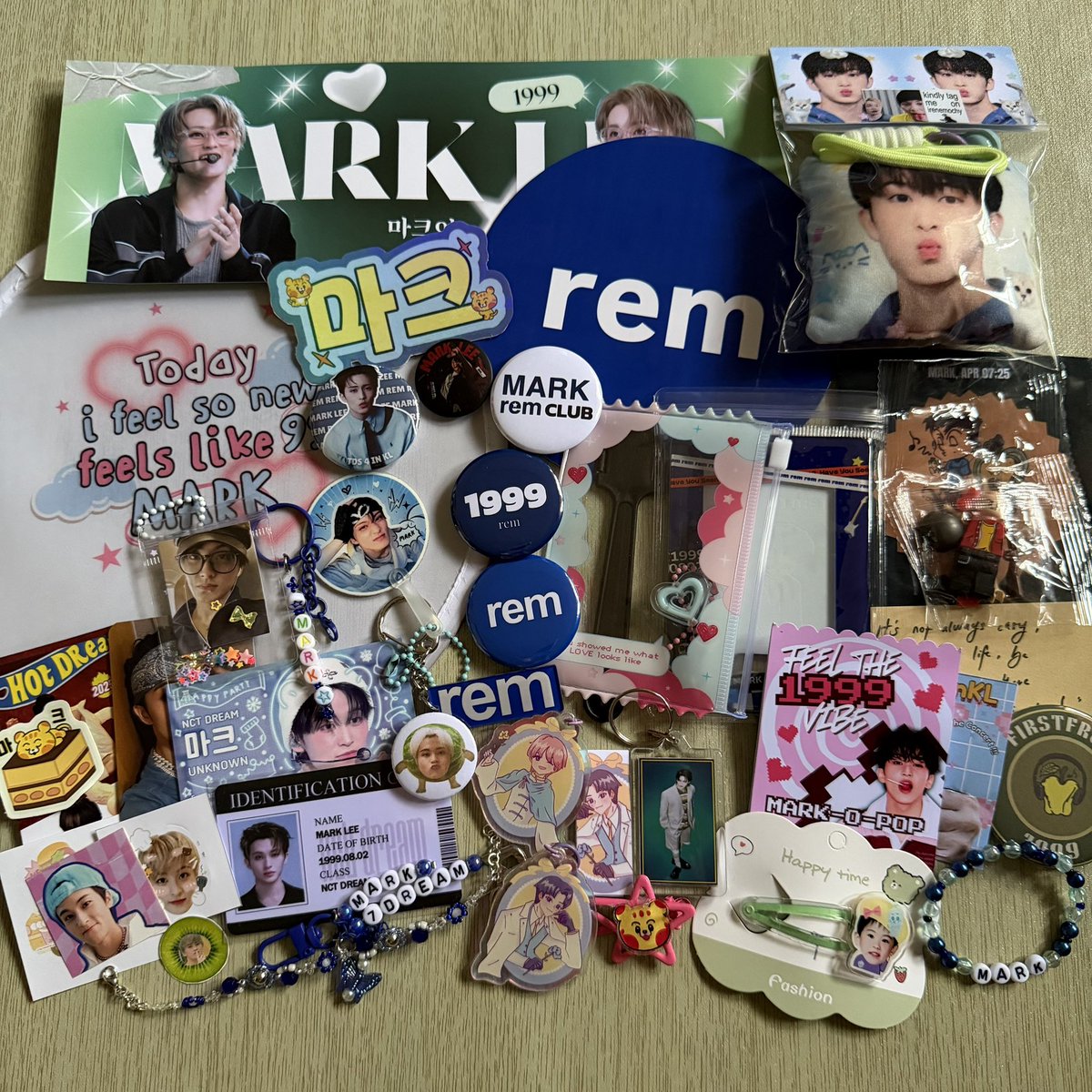 fyteu_'s tweet photo. thankyou for the freebies 🩵🤍

#TDS4inKL https://t.co/02wggdG1Fb