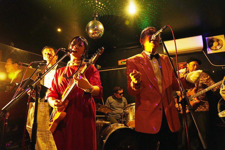 UFO_CLUB_TOKYO's tweet photo. 『UFOCLUB 30周年記念 ” トーキョー・エキゾチカ “』
1月18日(日)
LIVE;
■コンクリーツ
■simsimBBQ+柴田耕司(Dr)
■HAPPYTURN
■YATARA Garganture
OPEN 18:00~
START 18:30~
ADV.¥3000(+1D)
DOOR.¥3500(+1D)
ご予約は各バンドまたは☎︎0353060240
https://t.co/8umKMaTk7b https://t.co/F7PycH2GBb