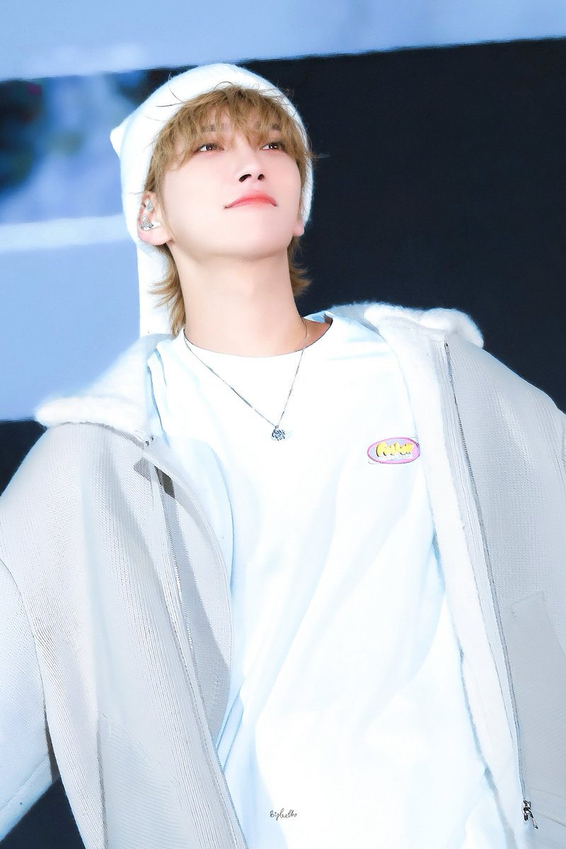 Bigteeth1230's tweet photo. 240330 FOLLOW AGAIN INCHEON 

𝓗𝓪𝓹𝓹𝔂 𝓗𝓸𝓵𝓲𝓭𝓪𝔂𝓼 🎄🎄 ᐠ₍⁽˚⑅̆˚⁾₎ᐟ

#조슈아 #JOSHUA #세븐틴 #SEVENTEEN #ジョシュア https://t.co/YYi6qATF8H