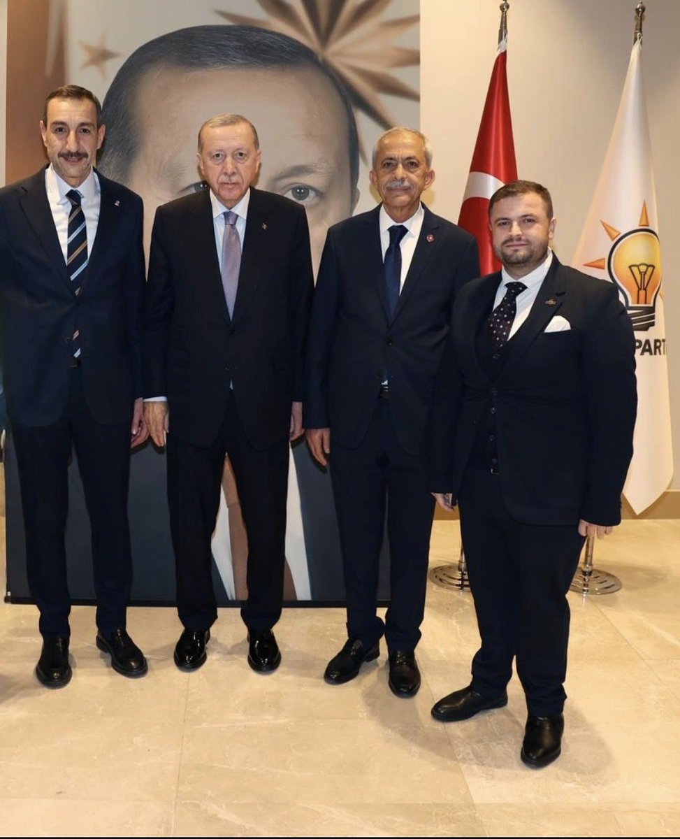 akserhanbaskan's tweet photo. Cumhurbaşkanımız ve Genel Başkanımız Sayın Recep Tayyip Erdoğan ile gerçekleştirdiğim görüşmede, Kilis’in öncelikli ihtiyaçlarını, devam eden yatırımları ve vatandaşlarımızdan gelen talepleri ilettim.
Şehrimizin kalkınması, yaşam kalitesinin artırılması ve devam eden projelerin hızlandırılması adına yaptığım görüşmede; Kilis’in her alanda daha güçlü bir geleceğe hazırlanması yönündeki beklentileri Sayın Cumhurbaşkanımıza arz ettim.

@Akparti @RTErdogan 
#türkiyeyuzyılı #birliktegüçlüyüz