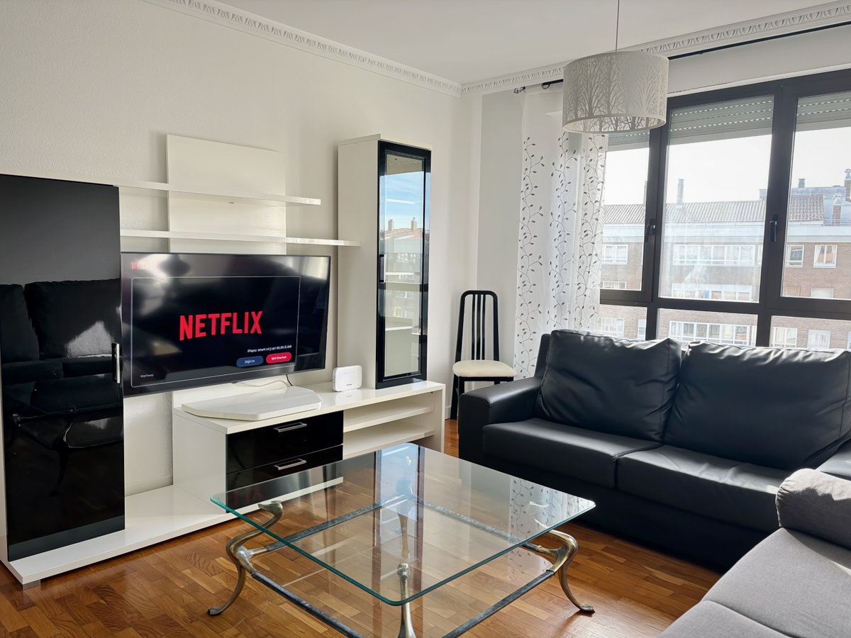 ¡Feliz Navidad desde Gestión de Alojamientos! Si estas fiestas vienes a #Pamplona te ayudamos a alojarte como en casa: apartamentos cuidados, check-in fácil y atención cercana.
🎄✨
#Navidad #FelicesFiestas #ApartamentosTurísticos #TurismoNavarra #Navarra #VisitPamplona #Escapada