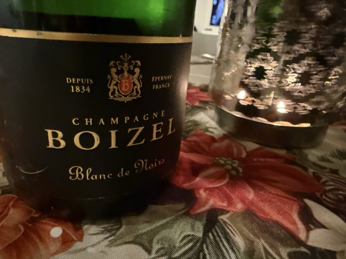 DoSuite's tweet photo. Usuários,

Feliz Natal v.2025.
Bolinhas,
Provedor. https://t.co/bwmavpkJZT