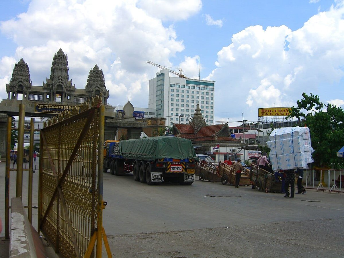 Pillandia's tweet image. Looking at Cambodia 🇰🇭 from the end of Thailand 🇹🇭. 
📷: 2006. 
pillandia.blogspot.com/p/avaleht-iniz… 

#Riigipiir #Confine #Border #国境 #边界 #Meja #Robeža #Siena #Кордон #Granica #Grenze #Fronteira #Fronteras #Perbatasan #Frontière #ประเทศไทย #កម្ពុជា #Thailand #Cambodia