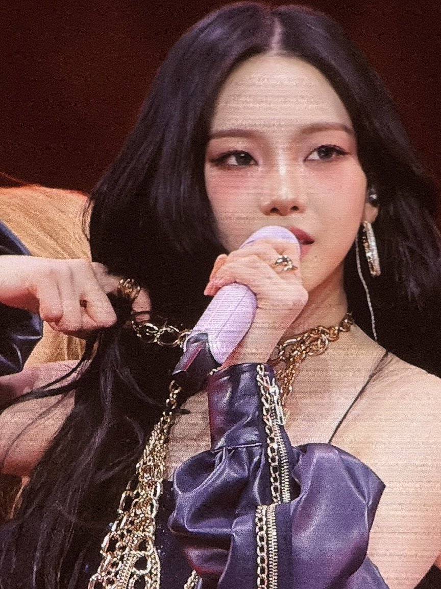 karinaspics's tweet photo. THE HOTTEST GAL https://t.co/9KHdY3QbEx