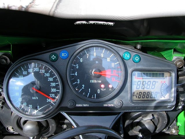 SUZUKIハヤブサ！！350キロメーター！ 初期のスズキハヤブサのメーターは350キロまで目盛りが刻まれているが