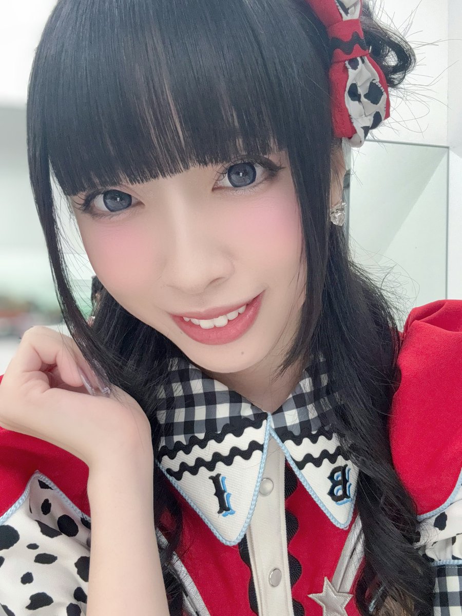 あゆゆ様•*¨*•.¸♬︎ EDGk1iV-