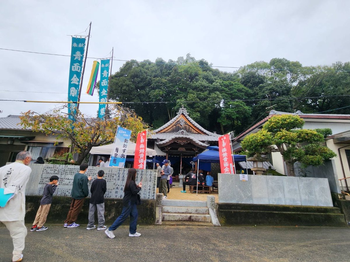psyogen's tweet photo. 今年も無事に毎月25日のお祭りを終えることが出来ました。
本尊様に今年一年の感謝と来年も皆様に幸多き良いお年になる様に手を合わせました。🙏 https://t.co/I7iuYeBMiF