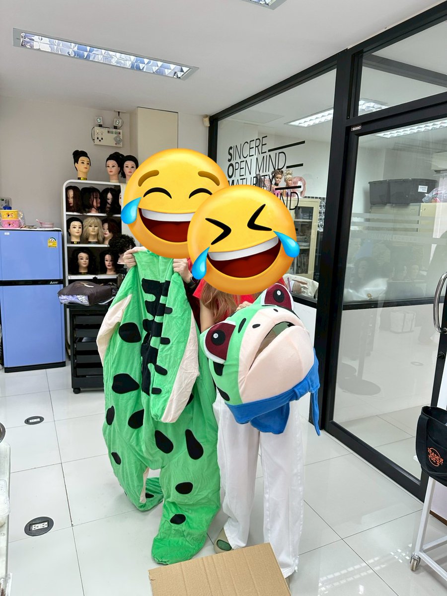 Shik4_Desu's tweet photo. Day101. นี่คือของขวัญที่กวางเย็นเอาไปจับฉลากธีม ม. 🤣🤣🤣🤣🤣
#กวางเย็นDiary
#ZONATA #SigmaFangs #Guppiens #Lucenes #LapiUU #L8nighters #Apostia https://t.co/6ETQSfpmND