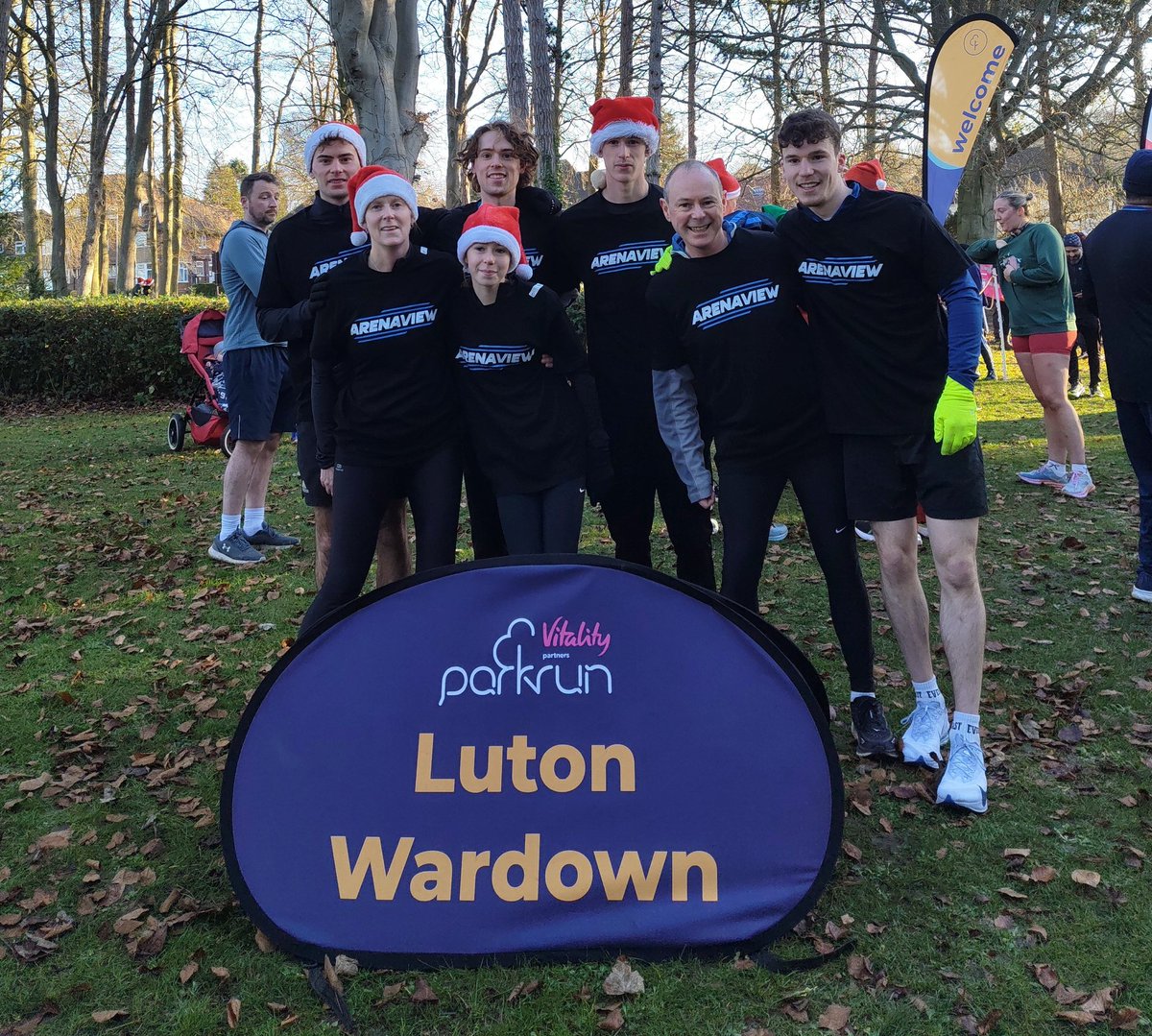 arenaviewSports's tweet image. Arenaview Team out for the Luton parkrun. @parkrunUK 
Full send with the seven of us.

Merry Christmas everyone.