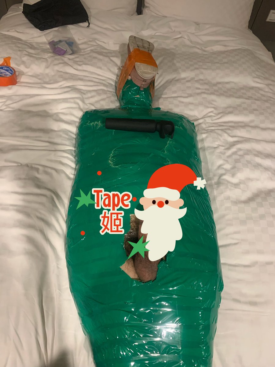 tape_Ji's tweet photo. 叮叮噹～叮叮噹～鈴聲多響亮～
聖誕樹🎄木乃伊來囉！ https://t.co/WT6kkcXBMU
