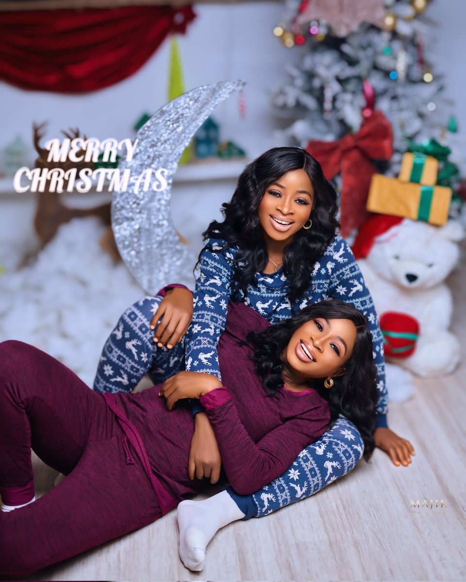 Wishing us all a sparkling Christmas  filled with love health, happiness and prosperity 🎄❤️
#ChidimmaAneke #ChidiebereAneke
#AnekeTwins
#MerryChristmas