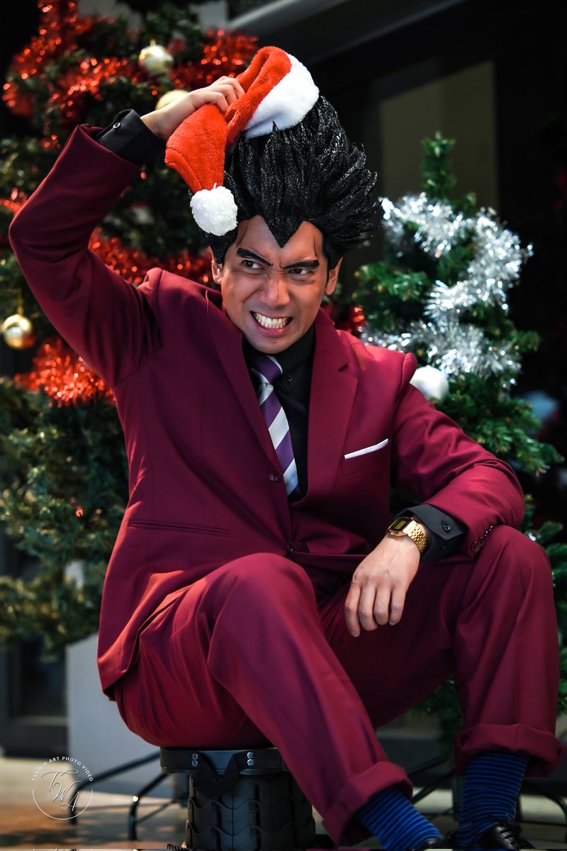 Vegeta doesn't like holiday periods 😠 ... Merry Christmas and Happy Holidays ! 🎄🎁✨️ Thank you to everyone who has supported me this year and so far. Take care of yourselves 🫶💖💙
----
📸💻 <a href="/tanwin_art/">Tan 📸 | Portrait Photos & Videos</a>
#christmas #vegetacosplay #vegetaactor #reallifevegeta #dragonball