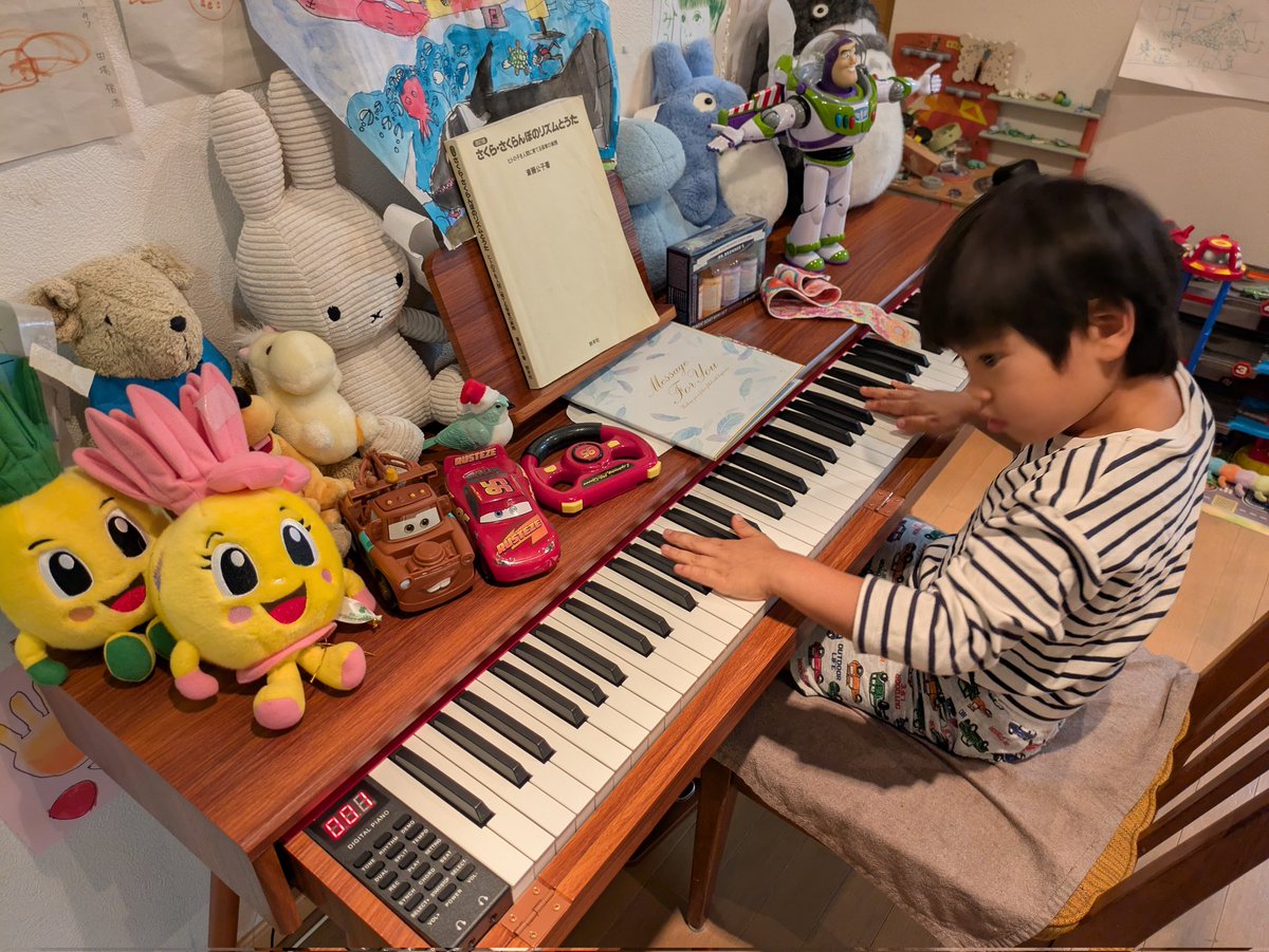 Norimitsu738's tweet photo. メリークリスマス！昼過ぎからクリスマスパーティーの食事作り、ピアノ組み立て、なんとか間に合いました！（笑）
#クリスマス https://t.co/BuLfqpCx7j