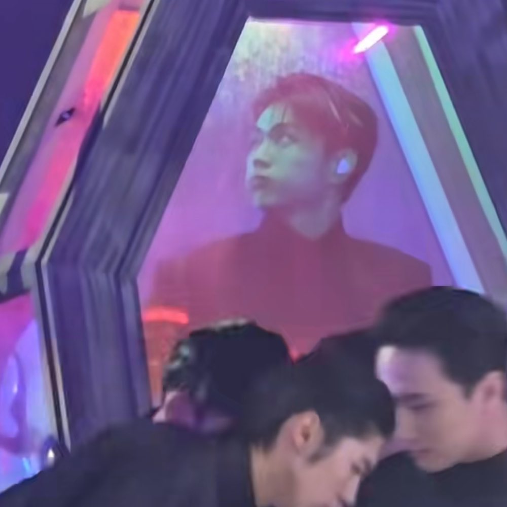 jwonmyheart_'s tweet image. this is jungwon waiting for his solo stage to start 😭