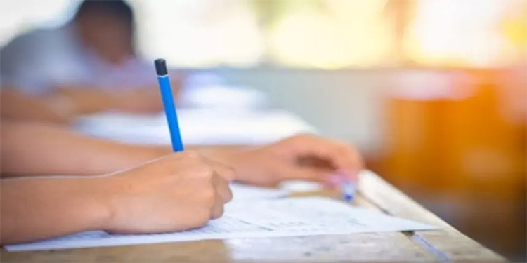 طلبة المتوسط اختتموا امتحاناتهم.. وإعلان النتائج على موقع "التربية" و"سهل" فور الانتهاء من التصحيح 