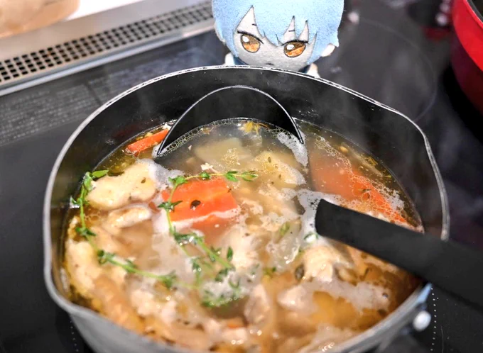 きのうのチキンと野菜はスープにしました素材のリメイク楽しい