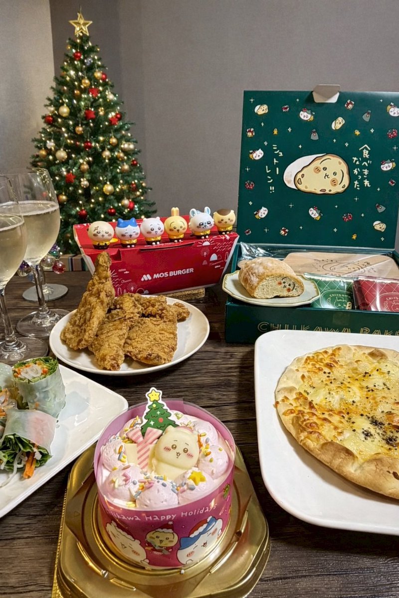 yanasan94's tweet photo. めりーくりすます🎄
ちいかわも満足気🎶 https://t.co/lFeq0y4dFw