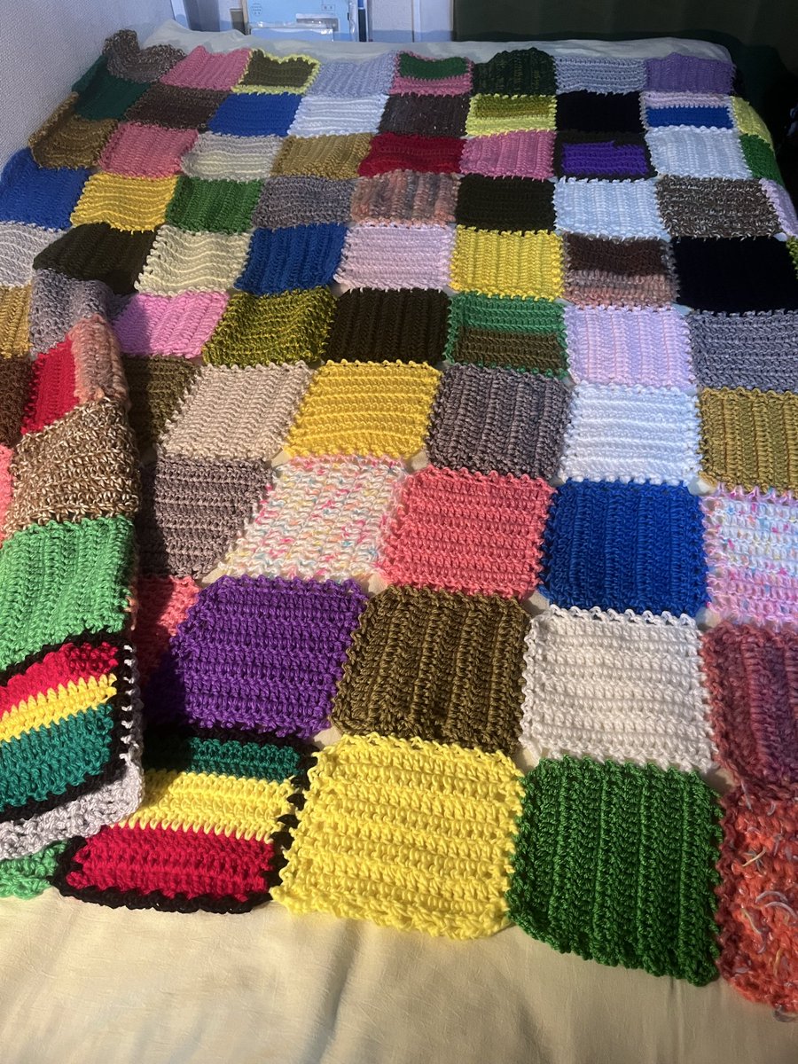 hikaruteshigoto's tweet photo. Aw yeah !! It’s finally complete 😆 It was tough, but it was such a great experience for me 😊 
Hard work, but worth every stitch 🫶 I’m so proud of it 👏🫶
Happy Crafting &amp;Merry Christmas 🎄✨
 #finishedobject  #stashbuster  #blanket https://t.co/JM6wnyyd7e