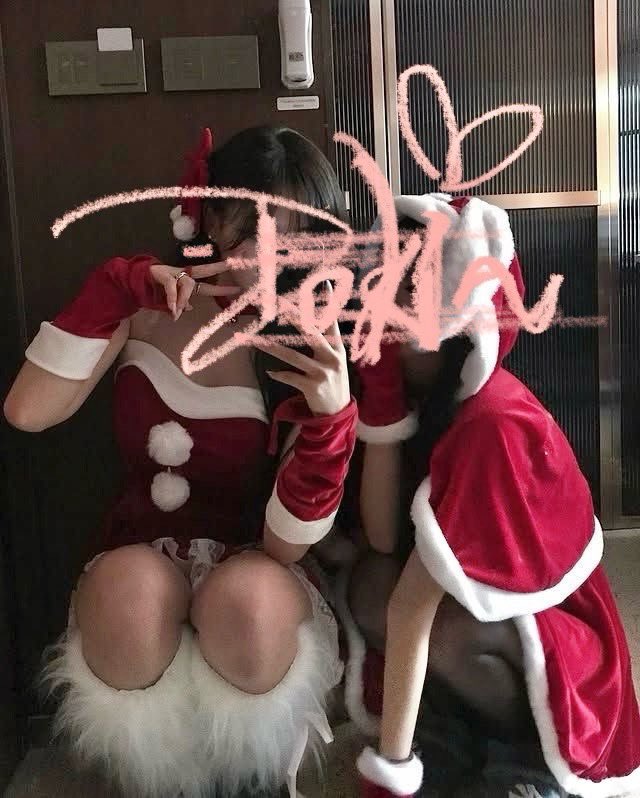 DokiDoki_iii's tweet photo. 🔔·˚ 𝓜𝓮𝓻𝓻𝔂 𝓒𝓱𝓻𝓲𝓼𝓽𝓶𝓪𝓼

🎄🥰您的双份圣诞礼物🎁🎁

#双飞 #留学婊  #反差 #闺蜜双飞  #圣诞战袍 https://t.co/VYcEMHmwSK