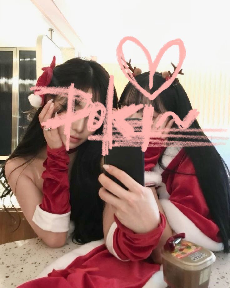 DokiDoki_iii's tweet photo. 🔔·˚ 𝓜𝓮𝓻𝓻𝔂 𝓒𝓱𝓻𝓲𝓼𝓽𝓶𝓪𝓼

🎄🥰您的双份圣诞礼物🎁🎁

#双飞 #留学婊  #反差 #闺蜜双飞  #圣诞战袍 https://t.co/VYcEMHmwSK