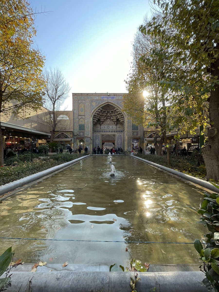 سعی کردم این عکس یه طوری بگیرم که اون زشتی ها داخلش نباشه ، اما وضع بازار واقعا خوب نیست و‌با این شرایط و قیمت ها معلوم نیست چه خواهد شد !