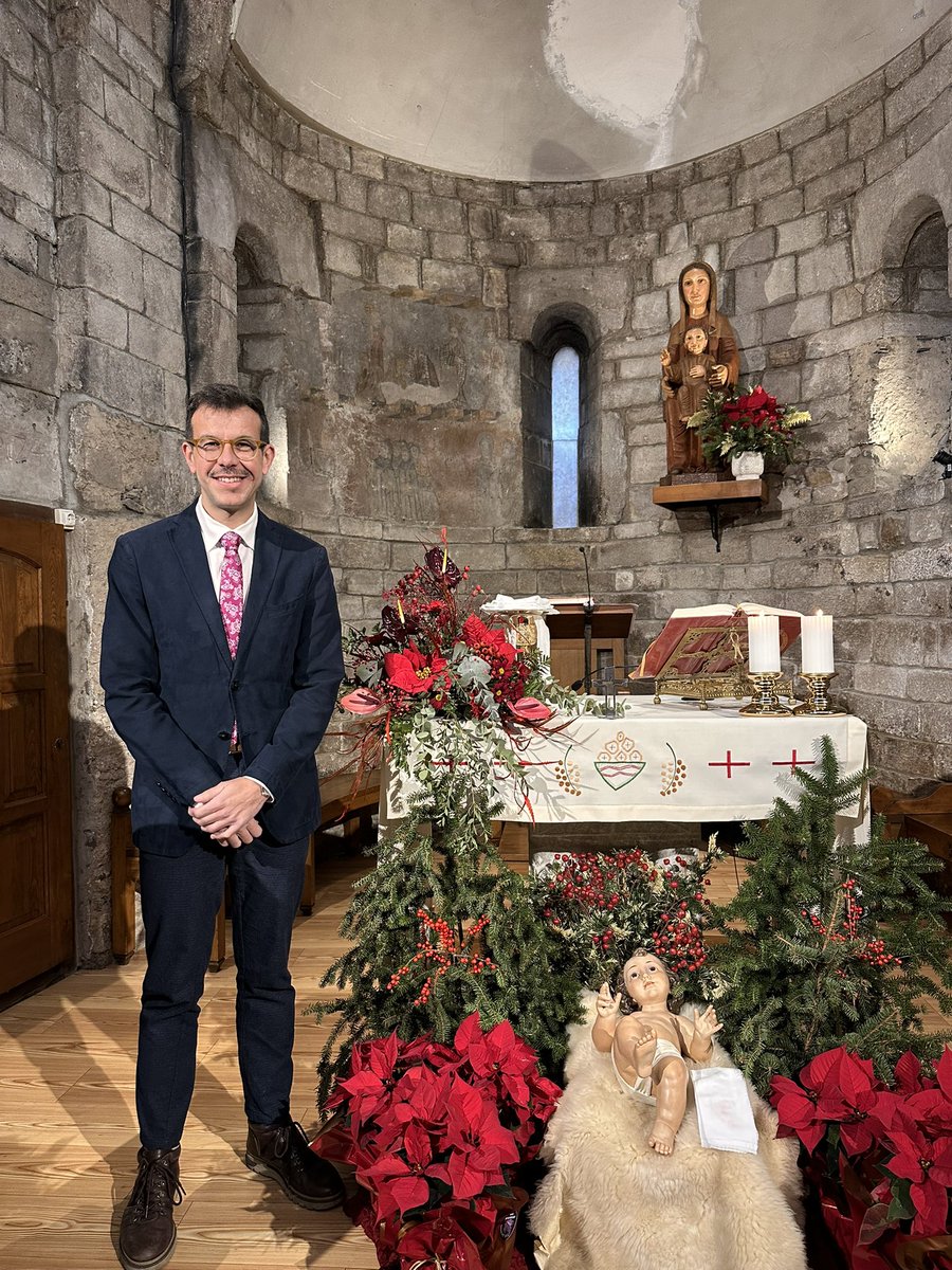 amrqs's tweet image. ✨ Día de misa y lecturas #Nadau #Navidad