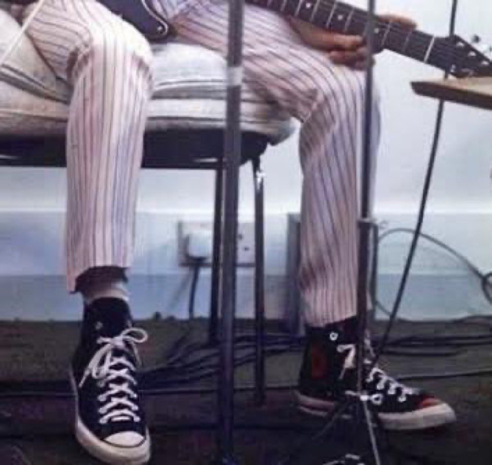 GUYSSS!!!!! i am now the proud owner of navy blue converse and the harrishoes