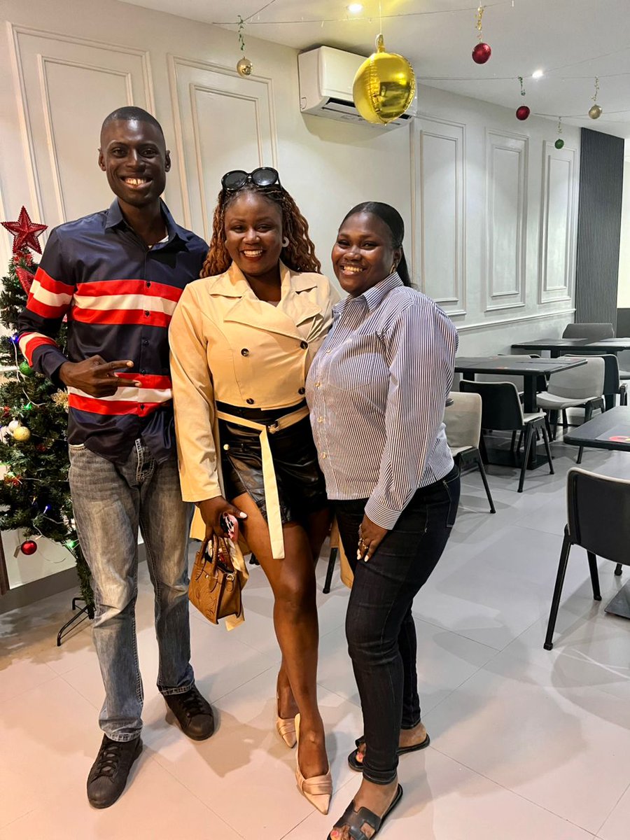 Its the Christmas season, time for joy and laughter.  
Took my 1st lady out and met <a href="/HoneyOjukwu/">🦁Lioness of NewSchoolRadio</a> 
She's a great person, confident and lovely to talk to.
#MerryChristmas