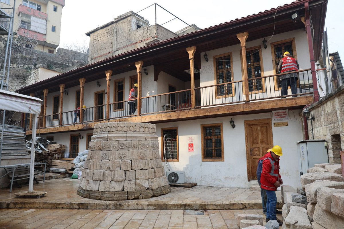 Tarih, kültür, medeniyet, sanat, mimari… 

📍Kahramanmaraş

◾Osmanlı döneminden günümüze ulaşan nadir eserlerimizden biri olan Acemli Camii 

◾Şehrimizin simge yapılarından biri olan Tarihî Kahramanmaraş Kalesi

◾Millî Mücadele döneminde yalnızca Kahramanmaraş’ta değil, tüm