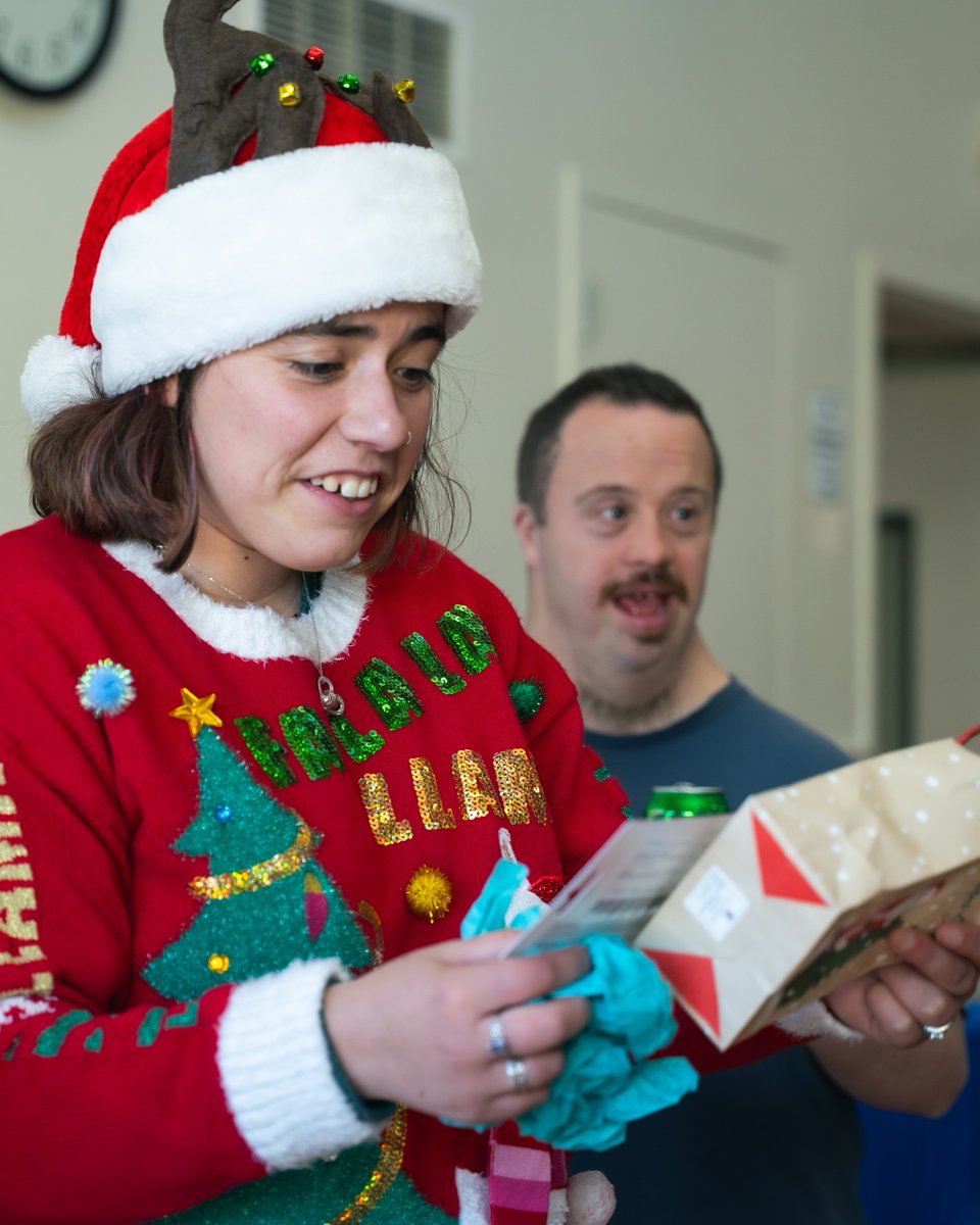 HOPE_Services's tweet photo. Merry Christmas from all of us at Hope Services! 💌
Wishing you joy, peace, and meaningful moments with the people who matter most. Thank you for being such an important part of our community. May your hearts be filled with hope today and always. 

#HappyHolidays #SeasonofHope https://t.co/1KALH966qx