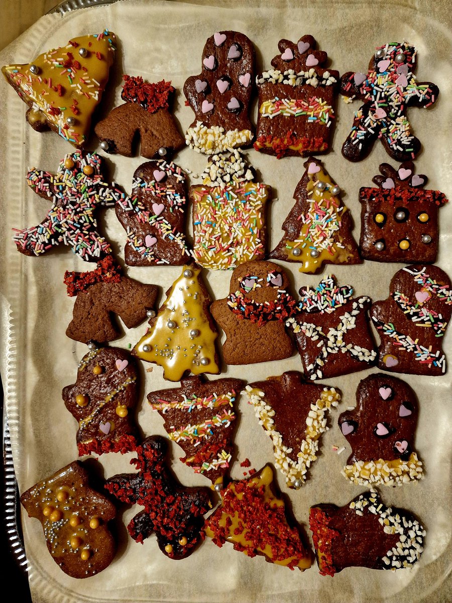 Danco, danco, kas uz lielā šķīvja danco?!  😄