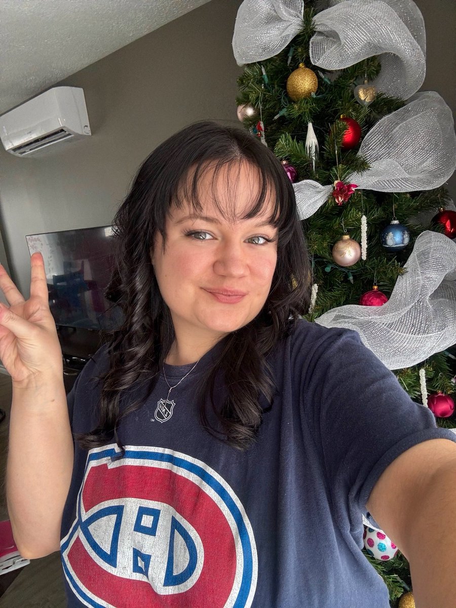 En mode Go Habs Go même devant le sapin. 
Joyeux Noël à tous! 🎁🎄🏒