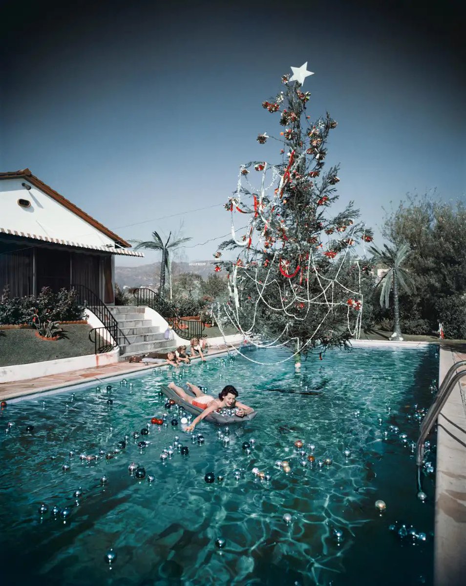 Slim Aarons (American 📷 , 1916–2006) - #Christmas Swim, 🎄
Hollywood, California, 1954