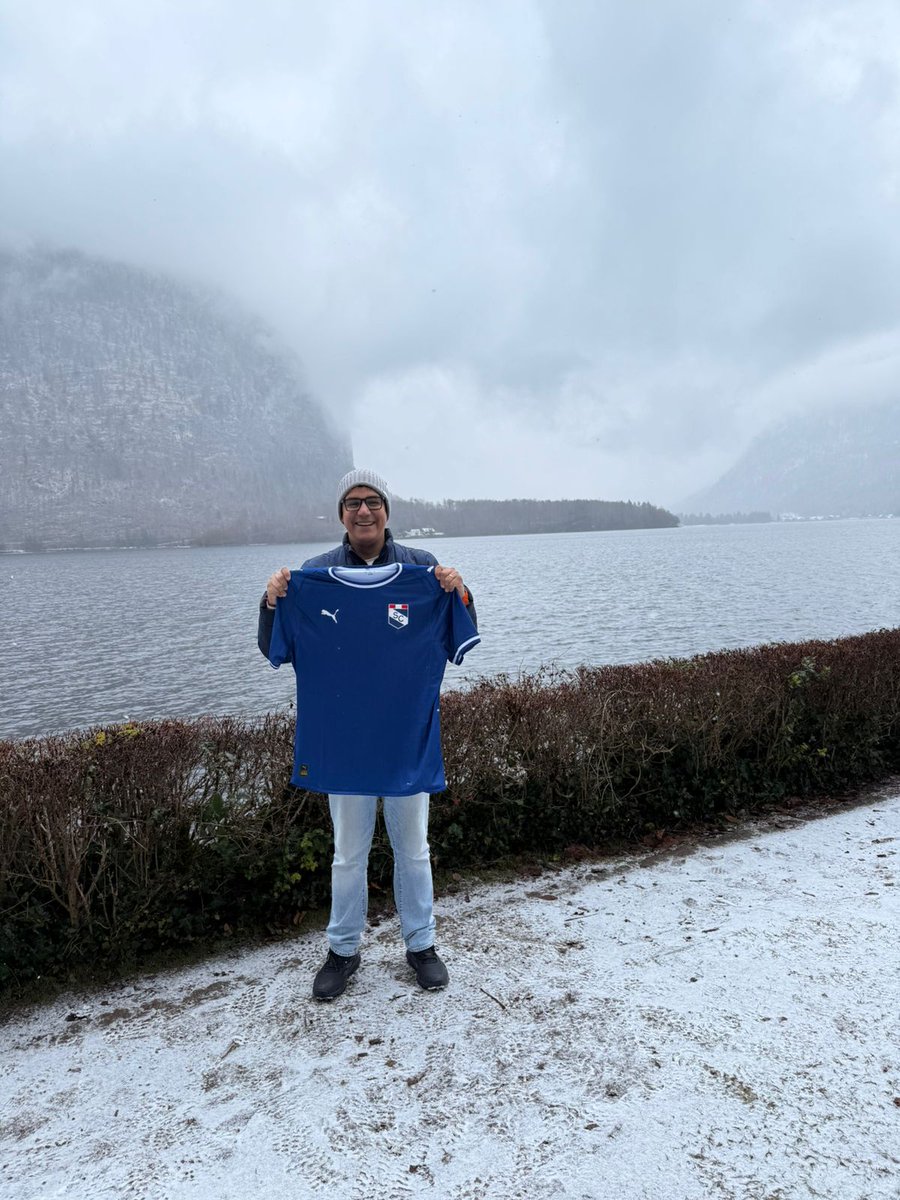 EQuintanillaT's tweet image. Feliz Navidad para todos! Saludos desde Hallstatt, Austria. Siempre con la celeste (aunque ahora es azul), orgulloso de ser hincha del @ClubSCristal. Espero de verdad que, algún día, las cosas en el club vuelvan a la normalidad.
#FuerzaCristal!