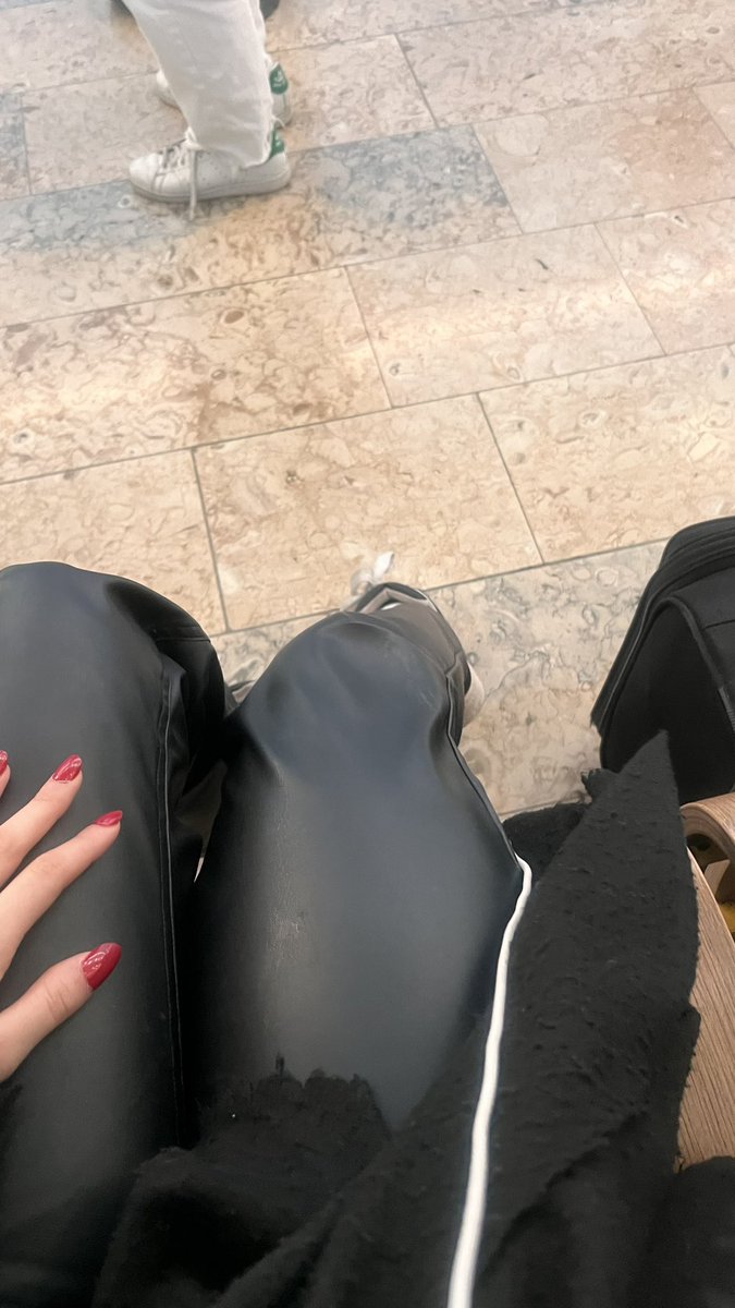 reine vyx tweet media