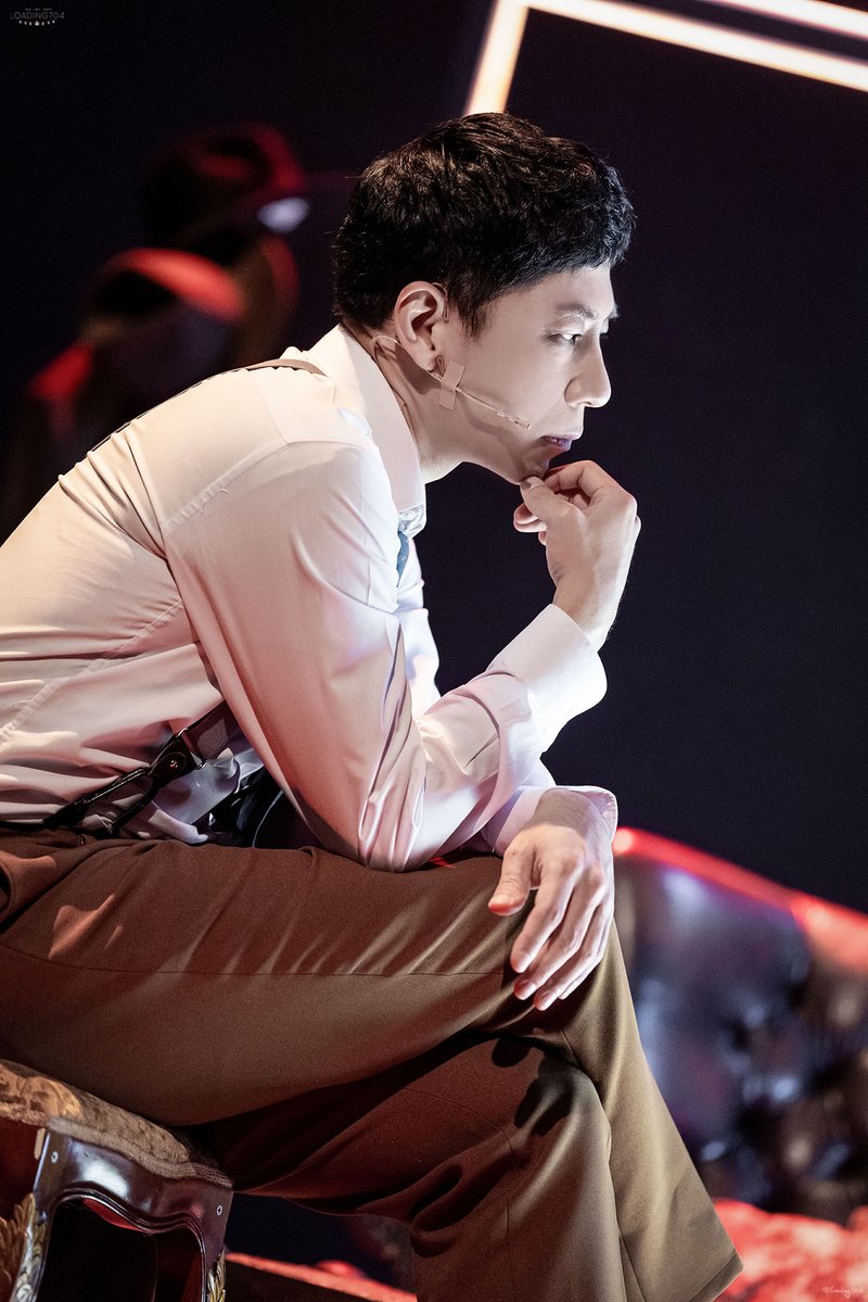 Loading704_pic's tweet image. 251225 미드나잇 액터뮤지션 낮공 스페셜 커튼콜 
이승현 비지터  

이 더럽고 끈적거리는 죄와 타락을 두고 그냥 가라고?   

#이승현 #미드나잇 #액터뮤지션