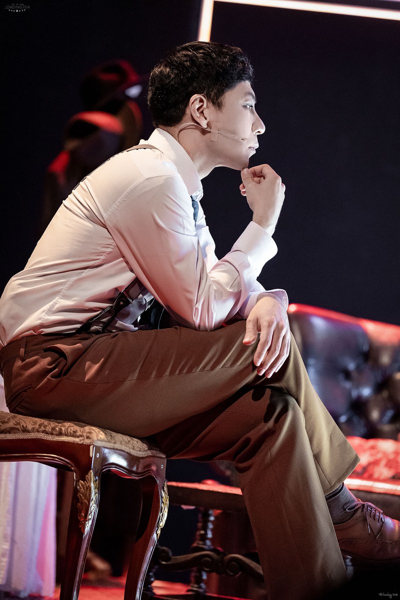 Loading704_pic's tweet image. 251225 미드나잇 액터뮤지션 낮공 스페셜 커튼콜 
이승현 비지터  

이 더럽고 끈적거리는 죄와 타락을 두고 그냥 가라고?   

#이승현 #미드나잇 #액터뮤지션