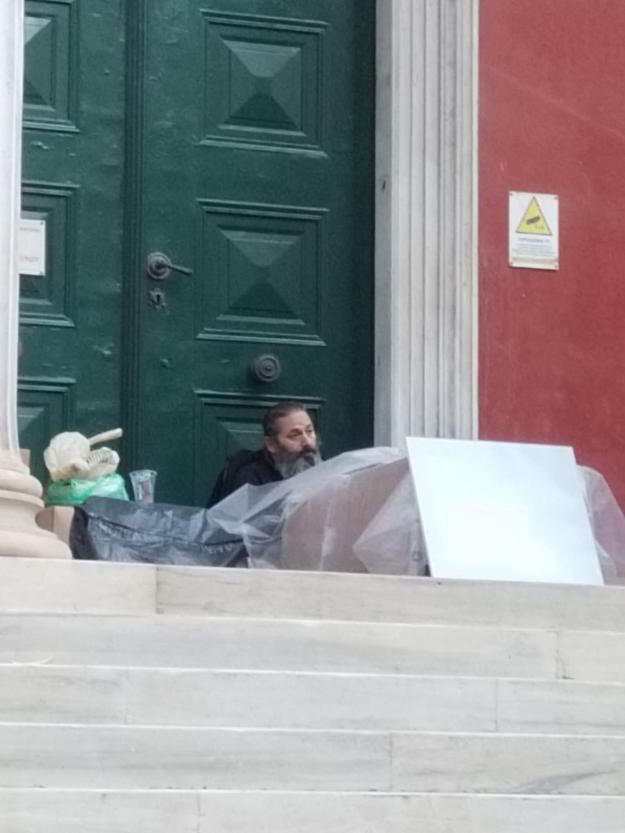 panagiotis501's tweet image. Ελληνες αστεγοι μενουν στον δρομο και οι μουσουλμανοι λαθρομεταναστες στα hot spot ολα τζαμπα και πινουν και τρωνε στην υγεια των κοροιδων ελληνων !!!